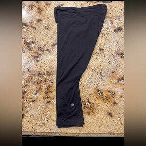 Lululemon black crop legging size 8